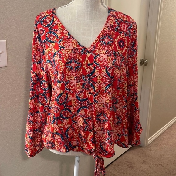 ❤️TORRID • Lenny Bell Sleeve Tie-Front Top - Picture 2 of 12